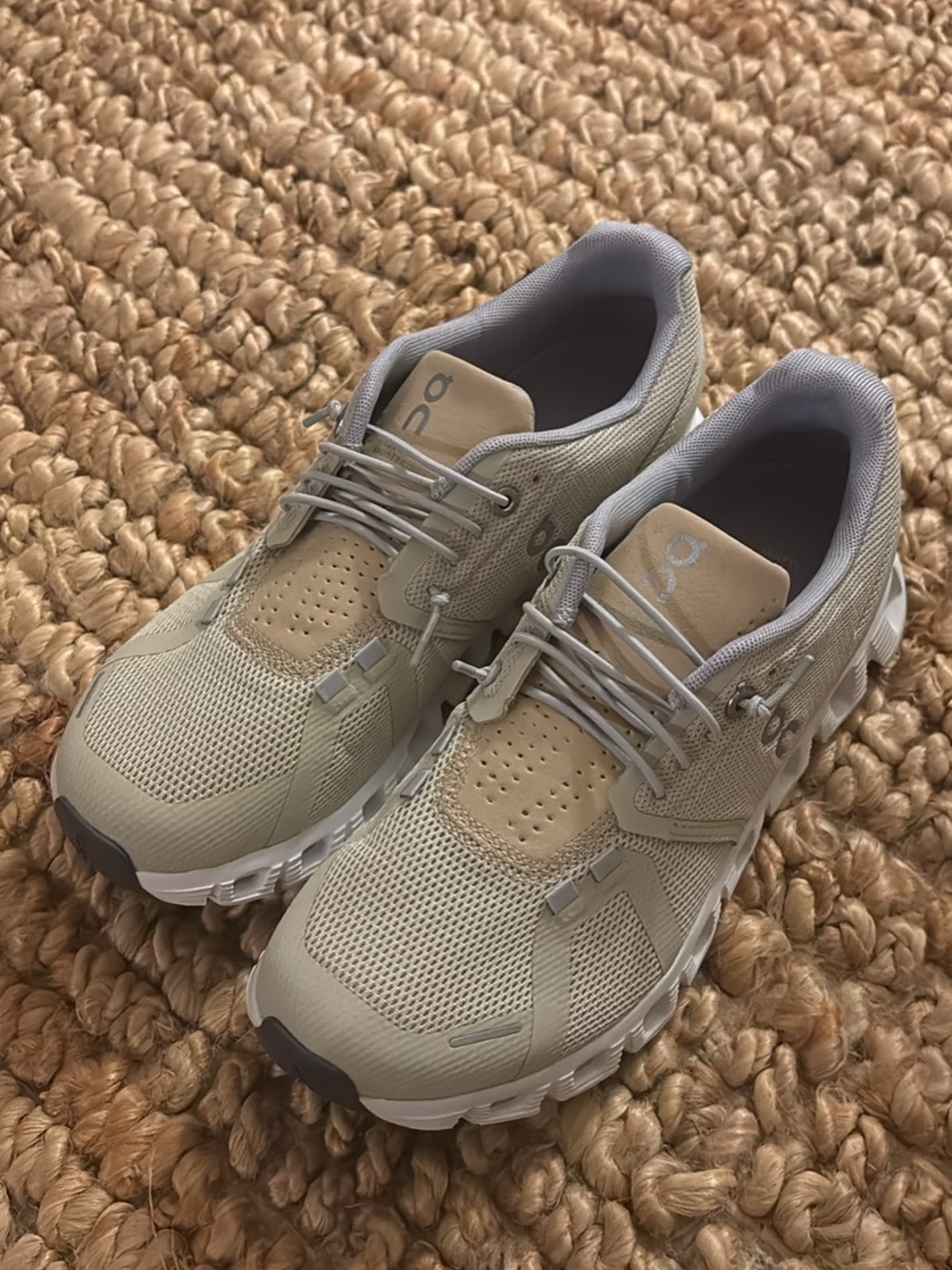 On Running women’s Running Sneakers size 7, new